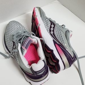 Women Saucony size 5.5